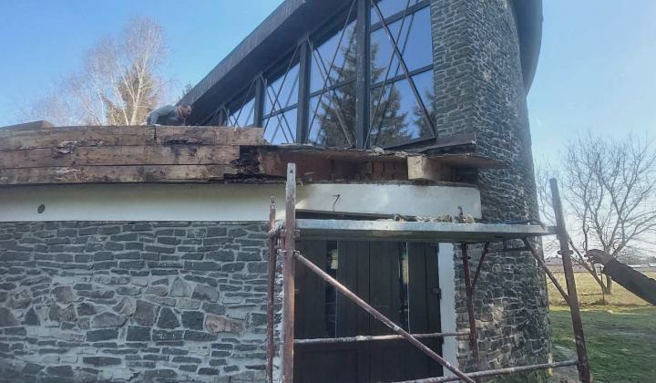 Rekonštrukcia strechy Domu smútku